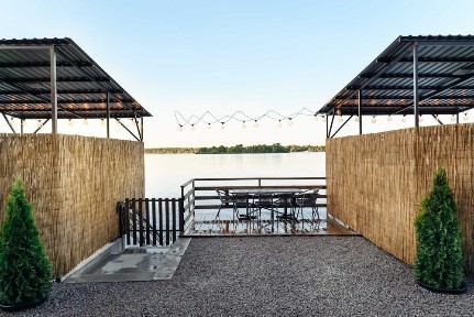 База отдыха у воды, отель. Посуточно. Дом на берегу Днепра, чан.