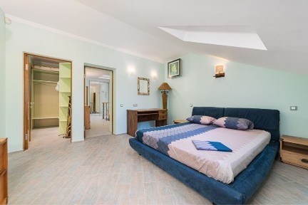 Дерибасовская 17. 3 спальни. центр. От хозяина.