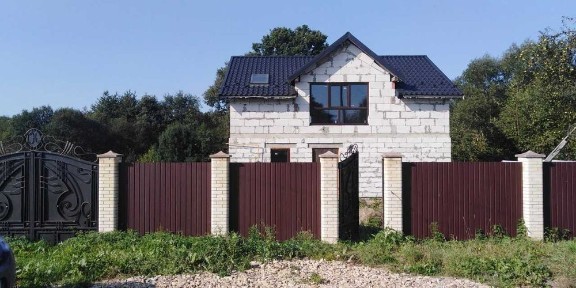 Продаж будинку в м. Самбір, село Ваньковичі. (25 сот. )ОГОРОДЖЕНИЙ.