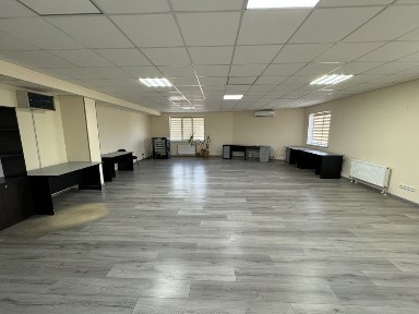 Оренда офісу з ремонтом, меблями, 180,3 м. кв, всі коммунікації