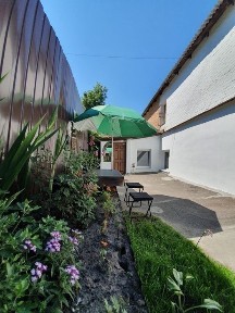 2к квартира з своїм двориком