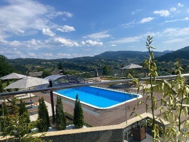 ZoryaSlavska відпочинок в Карпатах з басейном, чаном, лазнею