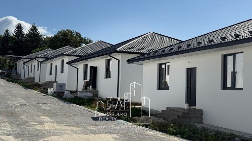 Продам новозбудований будинок під чистовий ремонт