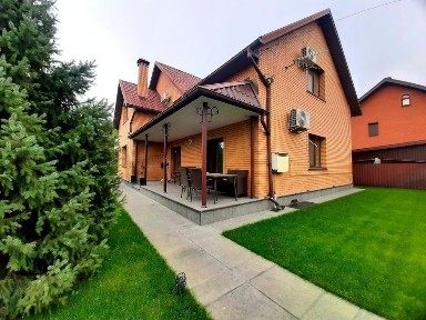 Без% Будинок з ремонтом в с. Гнідин, газове опалення, гараж, басейн