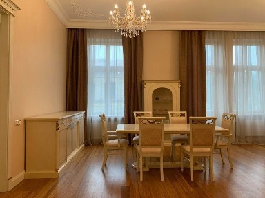 Продаж вишуканої 3-кімнатної квартири по вул. Кн. Романа