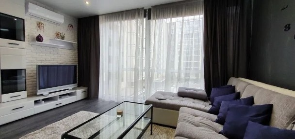 Киев, Практичная ул., 1