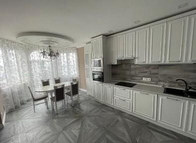 Киев, Дмитриевская ул., 75