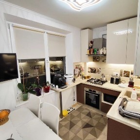 Продам ОЧЕНЬ ХОРОШУЮ КРАСИВУЮ 3ккв возле метро Холодная гора