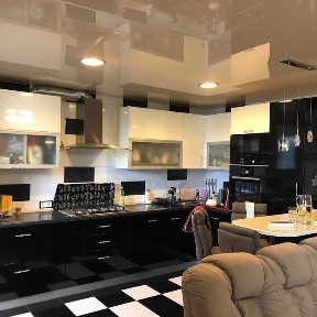 Продам большую трехкомнатную квартиру с ремонтом-пр. А. Поля, 42!