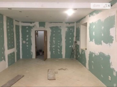 Продаж комерційного приміщення на вул. Різницька, площа 42 кв. м