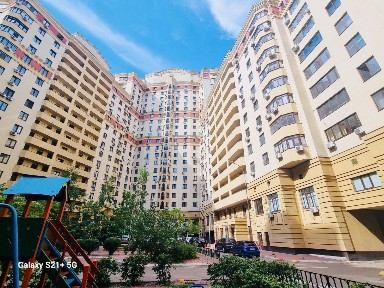 Киев, Дмитриевская ул., 75