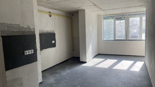 Продається трикімнатна квартира район Канада.