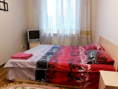 Двокімнатна квартира на місяць та більше.