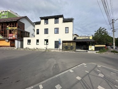 Продам новозбудований житловий будинок в центрі м. Коломиї.