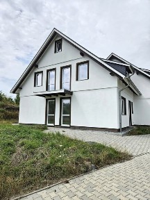 Продаж котеджу з частковим ремонтом. С. Солонка поряд зі Львовом.