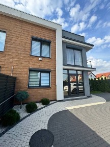 Продаж котеджу з дизайнерським ремонтом в Зубрі