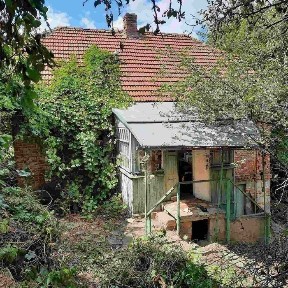 Просторий цегляний будинок 1972 року побудови біля стадіону Ворскла!