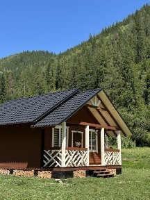 Йоцвіт - файний будинок у Карпатах. Криворівня, Гуцульщина, Верховина