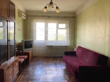 Продаж просторої 1-кімнатної квартири, вул. Товариська