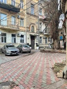 вулиця Троїцька, Одеса, триповерхова будівля, мікрорайон Центр, район Приморський, вул. Троїцька 45