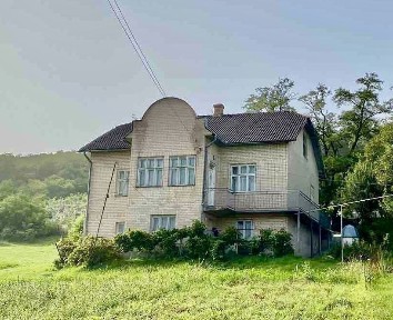 Продається добротний цегляний будинок.