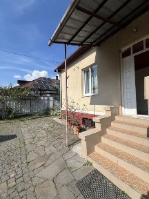 Продаж будинку у гарному стані.
