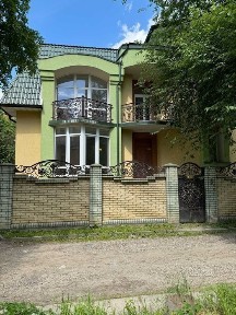 Будинок в самому центрі, вул. Матейки