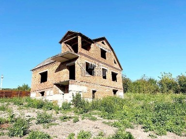 Продається будинок під дачу в гарному та тихому районі.