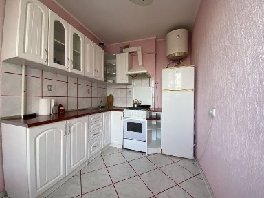 Подобово посуточно 3 кім Район Комарова можливо помісячно