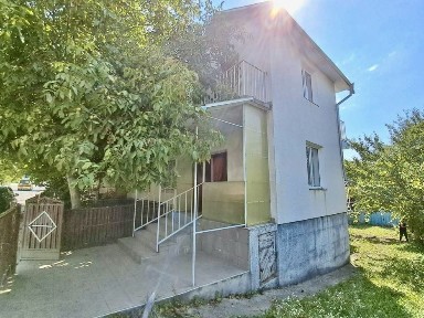 Продається частина 2-поверхового цегляного будинку. Чортків