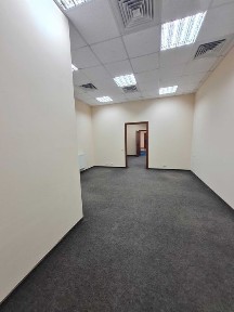 Офіс в БЦ на Подолі, 97 м. кв. 4 кабінета, генератор. Власник