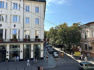 Продаж квартири в історичному центрі міста з можливістю під комерцію