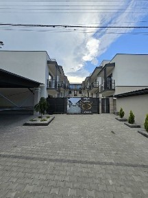 ТАНХАУСИ ЦЕНТР міста Ужгород / Газове опалення / Гараж / 1 100 $ м² / БЕЗ ПОДАТКІВ / БЕЗ КОМІСІЇ/ єОселя