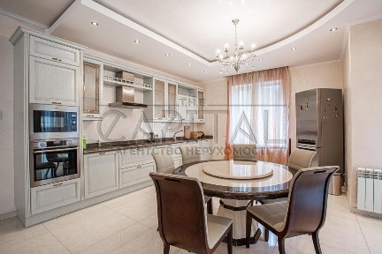 Аренда дома, Украинка, с бассейном