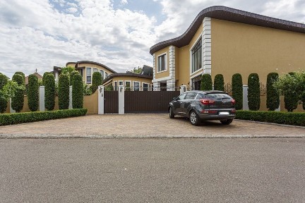 Киев, Днепроводская ул.