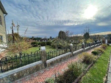 Продається двоповерховий будинок у селі Мостиська Другі