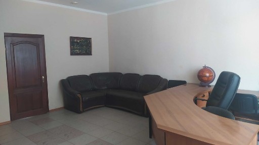 Офісне приміщення з ремонтом на вул. Партизанській