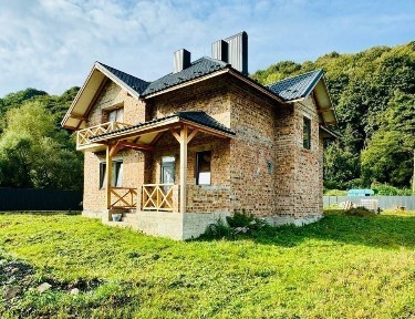 Стильний та сучасний будинок в чудовому місці біля центру Галича