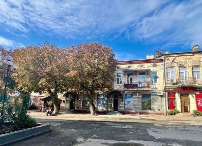 Продається 2-кімнатна квартира в самому центрі міста. Чортків