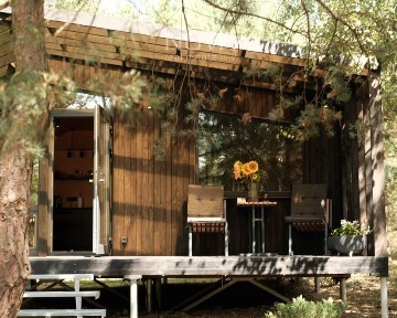 Продається відпочинковий комплекс: 2 гектари землі, 2 будинки, сауна