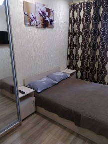 Сдам уютную 1-ком. кв. посуточно и почасово, м. Холодная гора, Класс