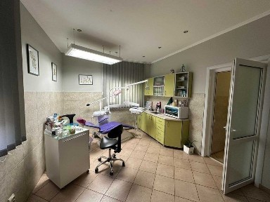 Продаж приміщення на вул. Чупринки. 34кв. З ремонтом. Цокольний поверх