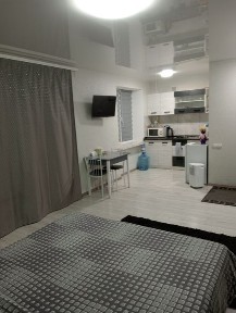 Здам подобово квартиру з великим заскленим балконо