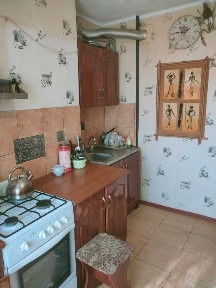 Продаю в Корабельном районе 2-х к. квартиру с мебелью и техникой.