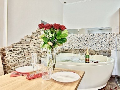 (11)Квартира подобово з Джакузі М. Наукова Люкс Госпіталь Культури 5