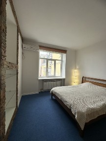 Подобово квартира, Центр, Площа Конституції, Історичний музей