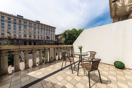 2 к Хрещатик 21, з терасою, метро Майдан, Крещатик