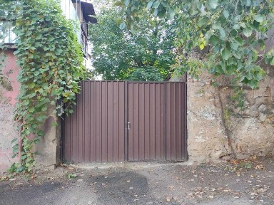 Продам 2 к. к. в окремому 1п. будинку в Центрі Вигідна Ціна