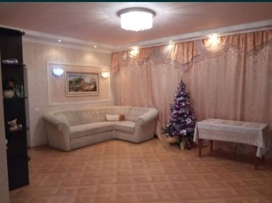 Квартира з власним подвір'ям і гаражем