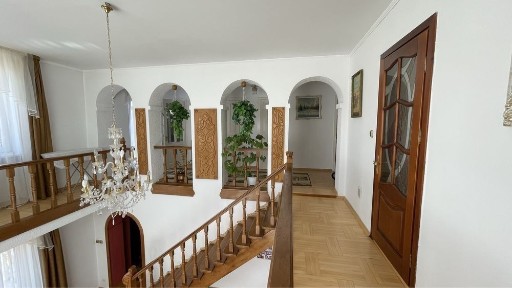 Продається будинок з басейном та сауною